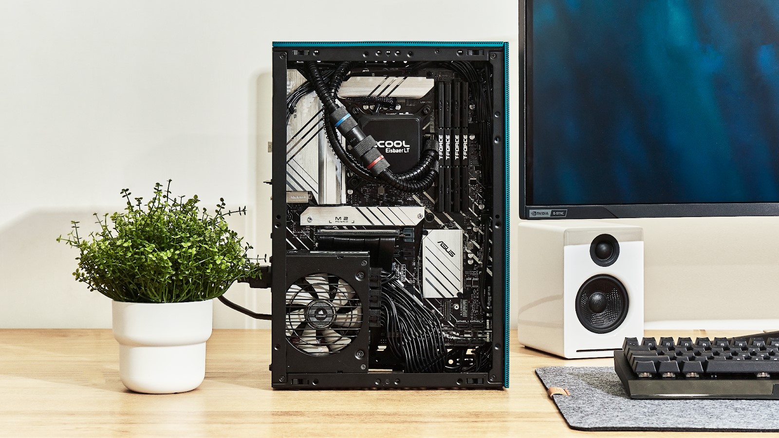 SSUPD Introduces New Meshroom S ITX Case -