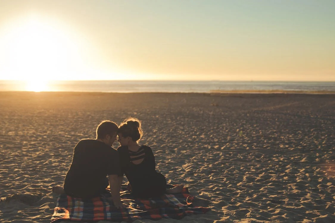 The Modern Dating Landscape: Navigating Love in the Digital Age -